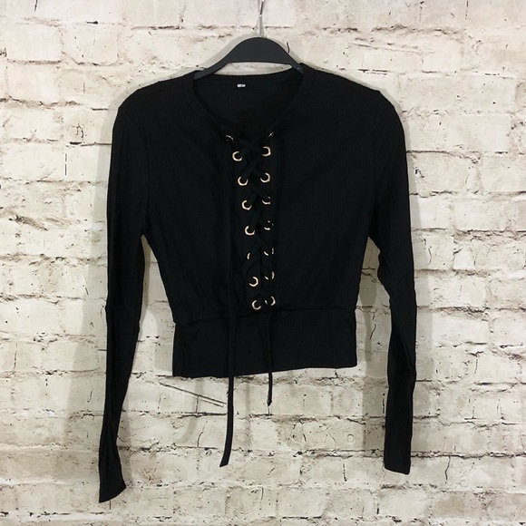 Black criscross long sleeve crop top NWOT boutique - Picture 2 of 3